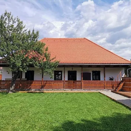 Rauber Baron Cottage-traditional Comfort House Villa